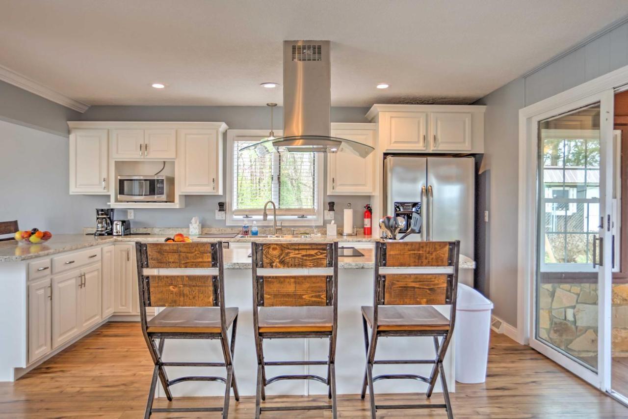 Monticello Home With Multi-Level Deck On 2 Acres! Exteriér fotografie